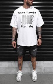 Футболка з мерчем