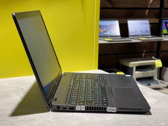 Ультрабук Dell Latitude 5500 / 15.6" (1920x1080) IPS / Intel Core i5-8250U (4 (8) ядра по 1.6 - 3.4 GHz) / 8 GB DDR4 / 240 GB SSD / Intel UHD Graphics 620 / WebCam б/в | Зображення 4