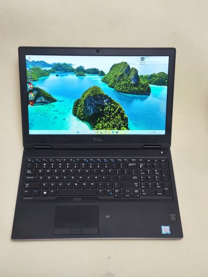 Мобильная рабочая станция Dell Precision 7530 / 15.6" (1920x1080) IPS / Intel Core i9-8950HK (6 (12) ядер по 2.9 - 4.8 GHz) / 16 GB DDR4 / 256 GB SSD / nVidia Quadro P1000, 4 GB GDDR5, 128-bit / WebCam б/у | Зображення 1