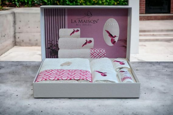 Подарунковий набір рушників La Maison, 3 шт. з ароматом Edna | Зображення 1