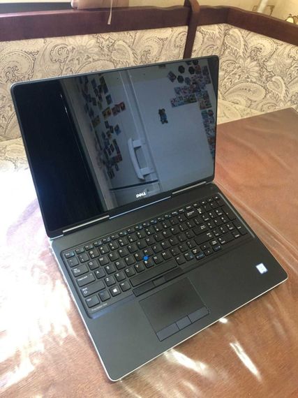 Мобильная рабочая станция Dell Precision 7520 / 15.6" (1920x1080) IPS / Intel Core i7-7820HQ (4 (8) ядра по 2.9 - 3.9 GHz) / 16 GB DDR4 / 512 GB SSD / nVidia Quadro M1200, 4 GB GDDR5, 128-bit / WebCam б/у | Зображення 2