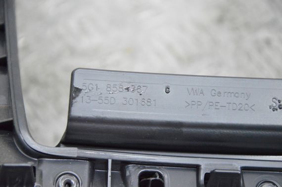 Декоративна накладка панелі торпедо Volkswagen Golf VII 2012-2020 Захист торпедо Фольксваген Гольф 5G1858367 | Зображення 4