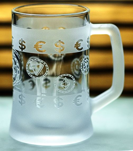 Пивний кухоль Crypto King з гравіюванням БІТКОІН ETH DOGE SOL BNB TON Подарунок трейдеру Келих для криптоаналітика | Зображення 5