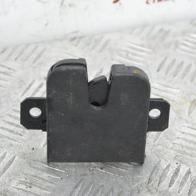 Замок кришки багажника Volkswagen Golf IV Hatchback 1997-2003 Замок задніх дверей Фольксваген Гольф 1J6827505B