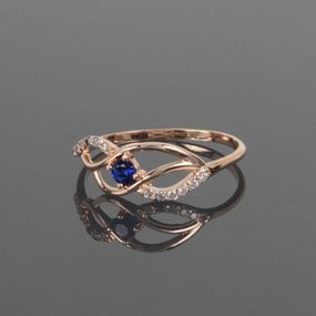 Кольцо из красного золота с синим фианитом 21.5