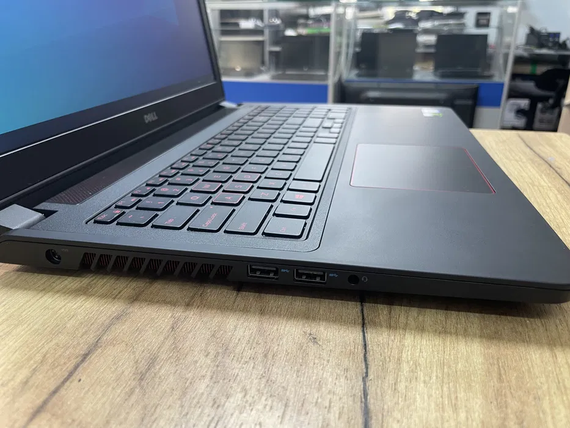 Ноутбук  Dell Inspiron 5577 15.6  FHD core i7 7700HQ/8gb/256Gb SSD/GTX 1050-4gb | Зображення 3