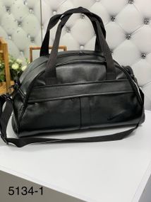 Легка спортивна сумка з екошкіри для тренувань та подорожей Чорна