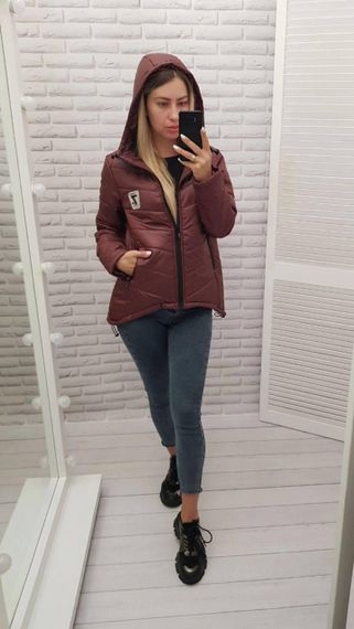 Жіноча демісезонна куртка з емблемою, арт.210/7, бордо | Зображення 1