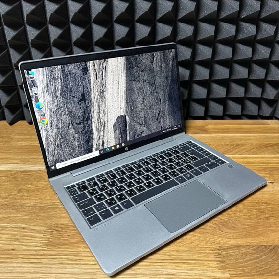 Ультрабук Б-клас HP ProBook 440 G9 / 14" (1920x1080) IPS / AMD Ryzen 3 5400U (4 (8) ядер по 2.6 - 4.0 GHz) / 8 GB DDR4 / 256 GB SSD / AMD Radeon Vega 6 Graphics / WebCam б/в | Зображення 2