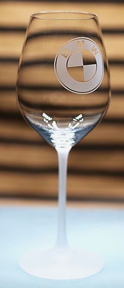 Винний келих 480 мл з гравіюванням BMW  подарунок для автолюбителя  скляний фужер з логотипом авто БМВ | Зображення 1