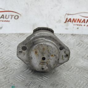Подушка двигуна права BMW E60 E61 E63 E64 2001-2010 Подушка опора мотора БМВ е60 е61 6761090