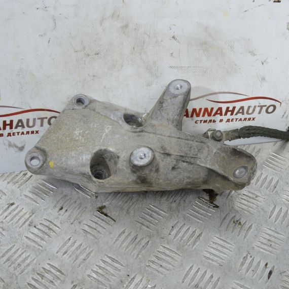 Кронштейн двигуна лівий 2.0 BMW E87 E90 E93 2005-2013 Опора подушка двигуна БМВ е87 22116776529