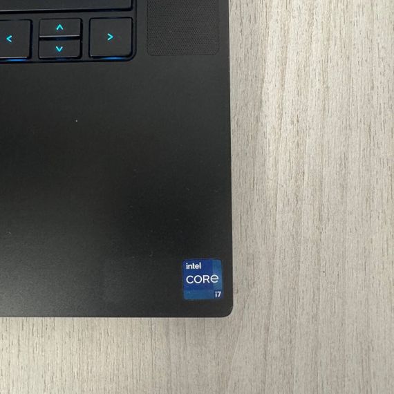 Ігровий ноутбук Razer Blade 15 RZ09-0409 / 15.6" (1920x1080) IPS / Intel Core i7-11800H (8 (16) ядер по 2,3 - 4,6 ГГц) / 16 ГБ DDR4 / 1000 ГБ SSD NVMe / nVidia GeForce RTX 3070, 8 ГБ GDDR6, 256-bit / WebCam б/в | Зображення 2