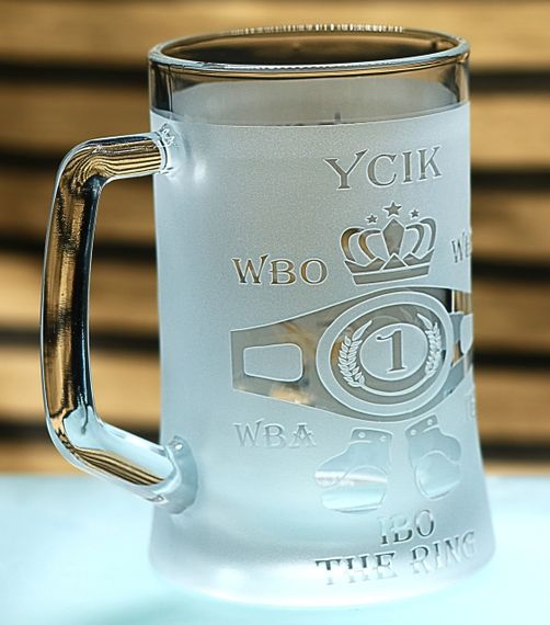 Пивной бокал 670 мл Усик Don’t push the horses подарок для фаната бокса кружка с гравировкой | Зображення 1