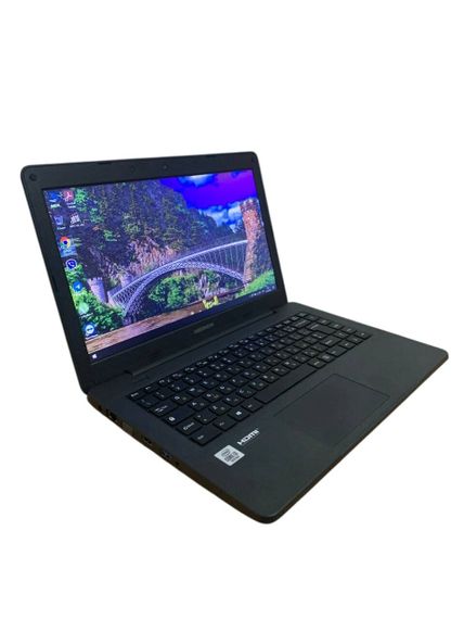 Ноутбук Medion Akoya E14409 (SF40IL6) / 14" (1366x768) TN / Intel Core i3-1005G1 (2 (4) ядра по 1.2 - 3.4 GHz) / 8 GB DDR4 / 256 GB SSD M.2 / Intel UHD Graphics / WebCam / Win 10 Home б/в | Зображення 2