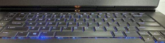 Ігровий ноутбук Dell Alienware 15 R3 / 15.6" (1920x1080) IPS / Intel Core i7-7700HQ (4 (8) ядра по 2.8 - 3.8 GHz) / 32 GB DDR4 / 512 GB SSD / nVidia GeForce GTX 1070, 8 GB GDDR5, 256-bit / WebCam б/в | Зображення 7
