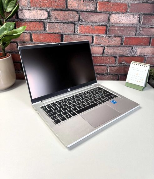 Ультрабук HP ProBook 430 G8 / 13.3" (1920x1080) TN / Intel Core i3-1115G4 (2 (4) ядра по 4.1 GHz) / 8 GB DDR4 / 256 GB SSD / Intel UHD Graphics / WebCam б/у | Зображення 2