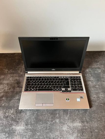 Мобільна робоча станція Fujitsu Celsius H770 / 15.6" (1920x1080) IPS / Intel Xeon E3-1505M v6 (4 (8) ядра по 3.0 - 4.0 GHz) / 32 GB DDR4 / 500 GB SSD / nVidia Quadro M2200, 4 GB GDDR5, 128-bit / WebCam / Windows 10 Pro б/в | Зображення 1