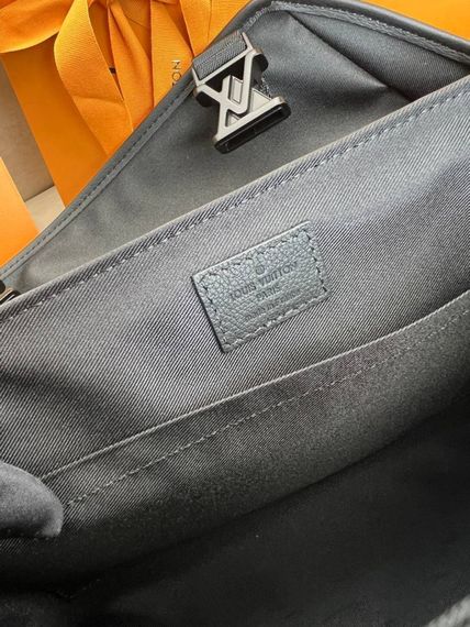 Месенджер чорна Louis Vuitton Voyager PM Monogram Shadow c872 | Зображення 6