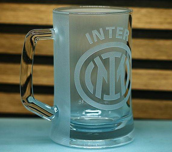 Подарунковий пивний келих з ручкою 670 мл з 3Д гравіюванням лого футбольного клубу ФК Інтер Inter | Зображення 1
