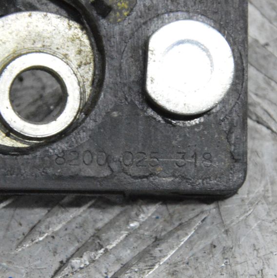 Скоба замка кришки багажника Renault Laguna III 2007-2015 Петля замка багажника Рено Лагуна 3 8200025318 | Зображення 2