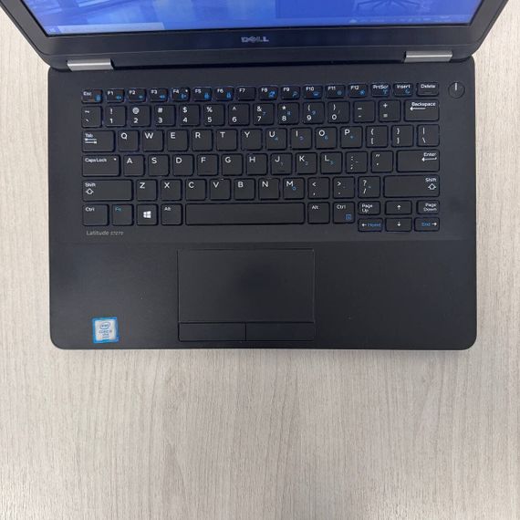 Нетбук Б-класс Dell Latitude E7270 / 12.5" (1366x768) TN / Intel Core i5-6300U (2 (4) ядра по 2.4 - 3.0 GHz) / 8 GB DDR4 / 256 GB SSD / Intel HD Graphics 520 / WebCam б/у | Зображення 3