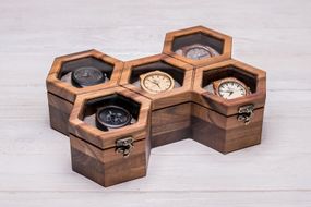 Именная шкатулка со стеклянной крышкой для 5-ти часов