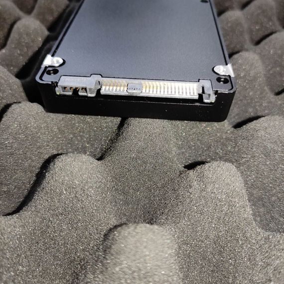Твердотільний накопичувач SSD Samsung PM1635a / 2.5" / 800 GB / SAS 12G / 3 DWPD б/в | Зображення 2
