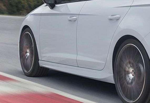 Боковые пороги DPT (SD, грунтованные) для Renault Megane IV 2016-2025 гг