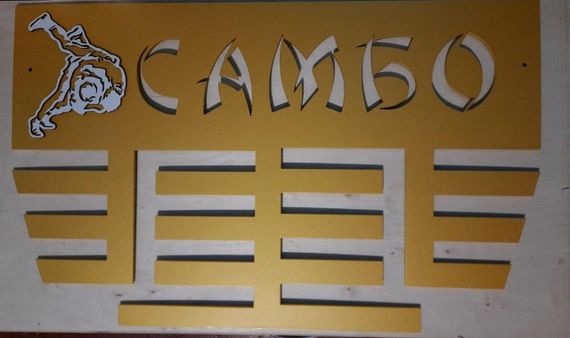 Медальниця дзюдо, боротьба, самбо, , іменна з поличкою, дерев'яна, тримач для медалей, медальниці