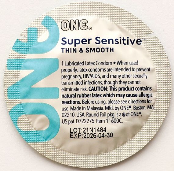 Набор гладких ультратонких латексных презервативов ONE Super Sensitive (цена за упаковку, 100 шт.) sexstyle