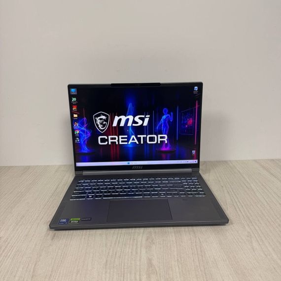 Игровой ноутбук Б-класс MSI Creator 16 AI Studio A1VIG / 16" (3840x2400) IPS / Intel Core Ultra 9 185H (16 (22) ядер по 3.9 - 5.1 GHz) / 32 GB DDR5 / 1000 GB SSD NVMe / nVidia GeForce RTX 4090, 16 GB GDDR6, 256-bit / WebCam б/у | Зображення 1