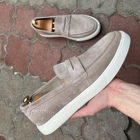 Чоловічі замшеві лофери бежевого кольору 45 розміру