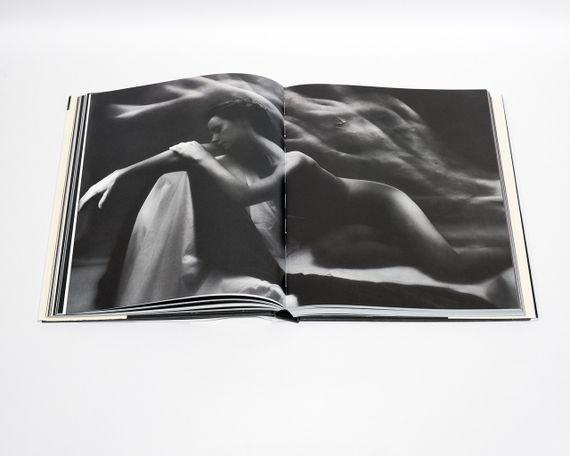 Книга - фотоальбом еротичної фотографії найкращих фотографів світу Graphis Nudes V.3 | Зображення 8