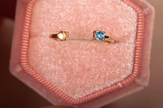 Кольцо из красного золота с желтым и голубым камнем 19 | Зображення 3