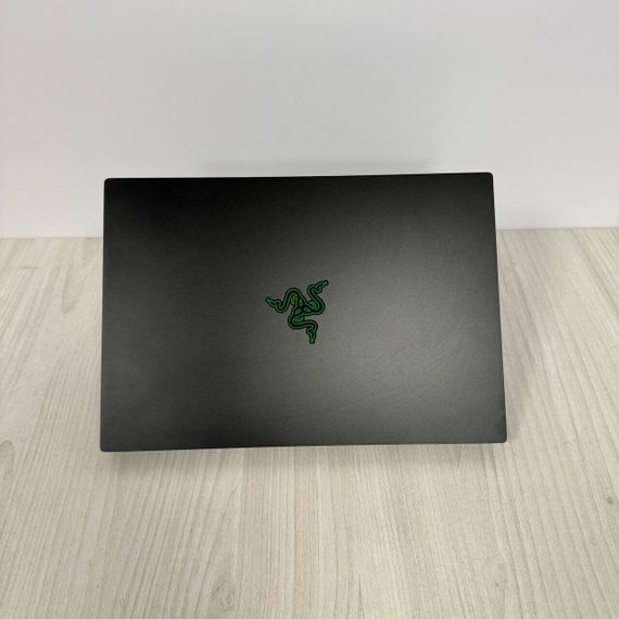 Ігровий ноутбук Razer Blade 14 RZ09-0370 / 14" (2560x1440) IPS / AMD Ryzen 9 5900HX (8 (16) ядер по 3.3 - 4.6 GHz) / 16 GB DDR4 / 1000 GB SSD NVMe / nVidia GeForce RTX 3080, 8 GB GDDR6, 256-bit / WebCam б/в | Зображення 2