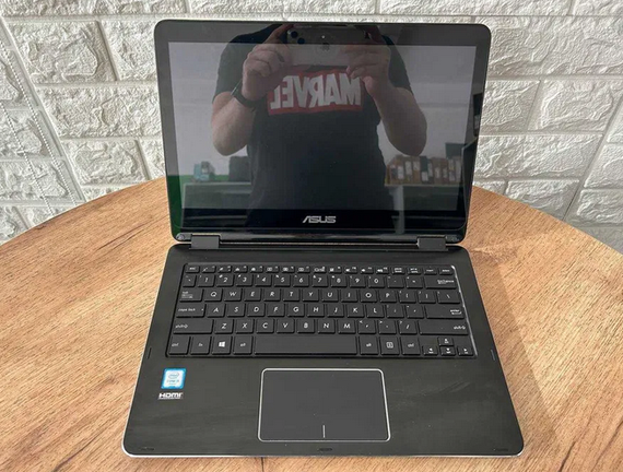 Ноутбук Сенсорний Asus Q303UA 13,3" HD i5 6200U 8Gb SSD 256Gb Б/У | Зображення 2