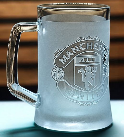Пивний келих з ручкою ФК Манчестер Юнайтед FC Manchester United з гравіюванням подарунок для фаната ФК  футбольний кухоль | Зображення 1