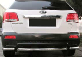 Задние углы с центральной AK007-3 (2 шт, нерж.) для Kia Sorento XM 2009-2014 гг