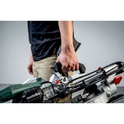 Торцовочная пила Metabo KGS 305M с протяжкой, 1600Вт, 305мм, 18.6кг (613305000) | Зображення 4