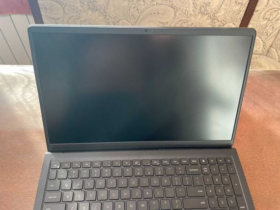 Ультрабук Dell Vostro 15 3510 / 15.6" (1920x1080) IPS / Intel Core i5-1135G7 (4 (8) ядра по 2.4 - 4.2 GHz) / 16 GB DDR4 / 256 GB SSD / Intel Iris Xe Graphics / WebCam б/в | Зображення 2