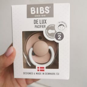Соска пустушка Bibs De Lux Latex 6-18 міс Blush glow світиться в темряві