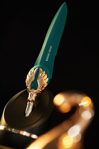 Вишуканий вібратор Knight Jenay FLOWERS & SWORD, маска, стрічка та лубрикант у комплекті | Зображення 8