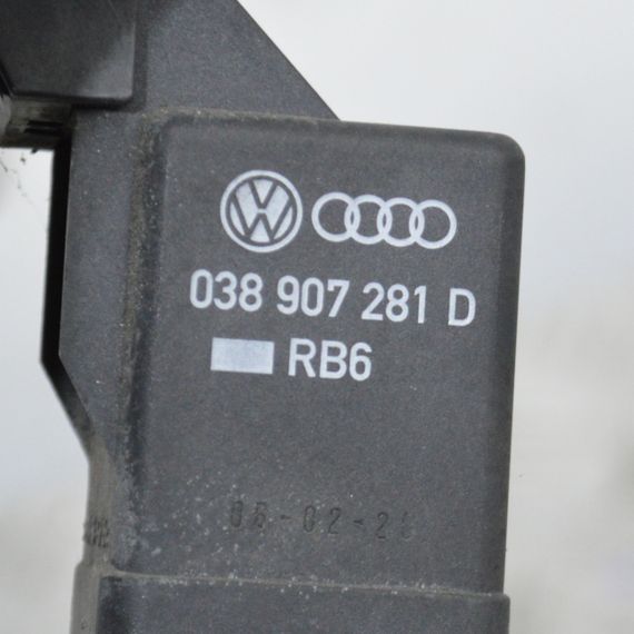 Реле свічок накалу Volkswagen Caddy III Golf V Passat B6 Touran Фольксваген Пассат Гольф 038907281D 0281003038 | Зображення 2