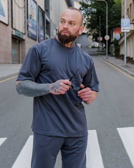 Мужской летний костюм оверсайз с шортами и футболкой BD0023 цвет графит, размер S | Зображення 3