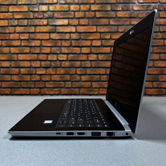 Ультрабук HP ProBook 430 G5 / 13.3" (1366x768) TN / Intel Core i5-8250U (4 (8) ядра по 1.6 - 3.4 GHz) / 16 GB DDR4 / 256 GB SSD M.2 / Intel UHD Graphics 620 / WebCam б/в | Зображення 3