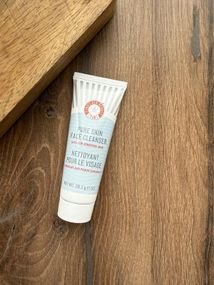 Очищуючий засіб для обличчя First Aid Beauty pure skin face cleanser (28.3 g)