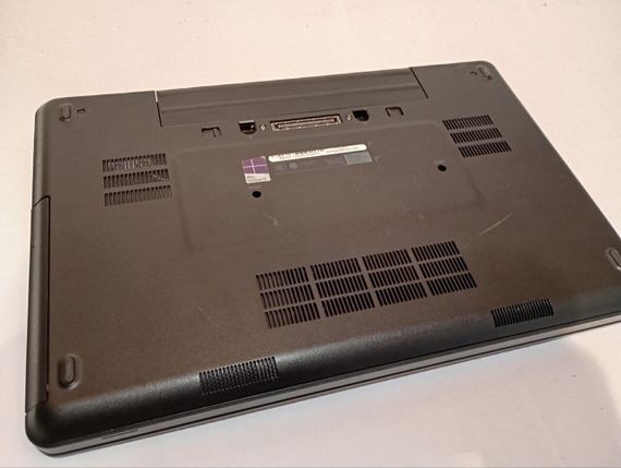 Ноутбук Б-класс Dell Latitude E5540 / 15.6" (1366x768) TN / Intel Core i5-4310U (2 (4) ядра по 2.0 - 3.0 GHz) / 8 GB DDR3 / 256 GB SSD / Intel HD Graphics 4400 / WebCam / DVD-RW б/у | Зображення 6