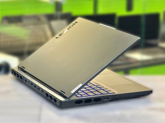 Игровой ноутбук Б-класс Lenovo Legion Pro 7 16IRX8H / 16" (2560x1600) IPS / Intel Core i9-13900HX (24 (32) ядра по 3.9 - 5.4 GHz) / 16 GB DDR5 / 1000 GB SSD M.2 / nVidia GeForce RTX 4080, 12 GB GDDR6, 192-bit / WebCam / Win 11 Pro б/у | Зображення 4