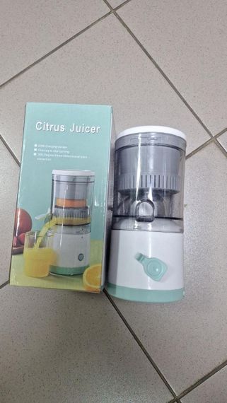 ОЧЕНКА! Акумуляторна соковичавниця Citrus Juicer від USB 0.4 л (Плохе паковання, немає носика 3105) | Зображення 1